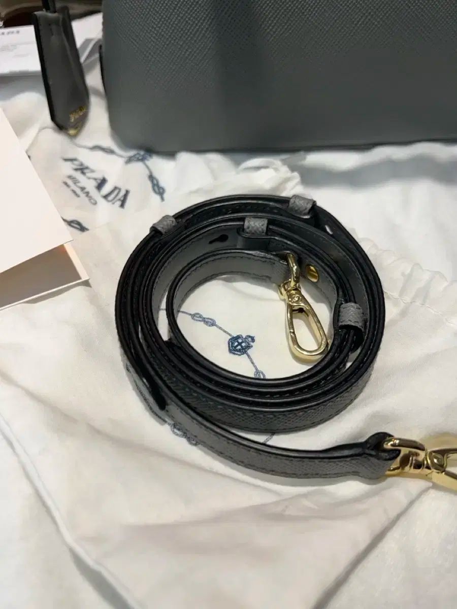 プラダ サフィアーノ