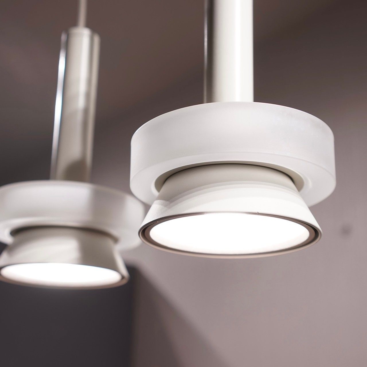 KOIZUMI ペンダントライト 2灯 APE510380 ガラス 照明 ホワイト コイズミ ダイニング 北欧 モダン NEXPOTALLINN_EU