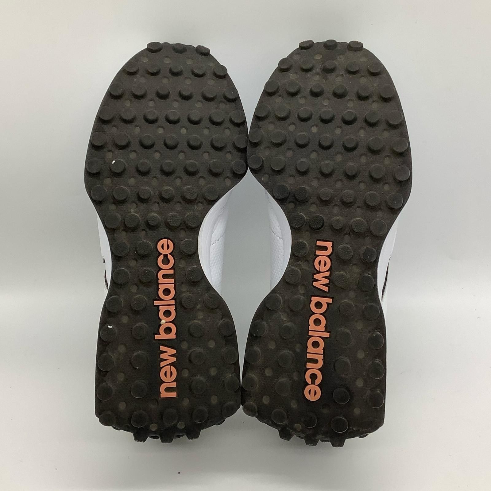 未使用ニューバランス 24cm DゴルフシューズWGS327MU ホワイト他 日常スタイルの延長でゴルフをカジュアルに楽しみたい女性に向けて新作