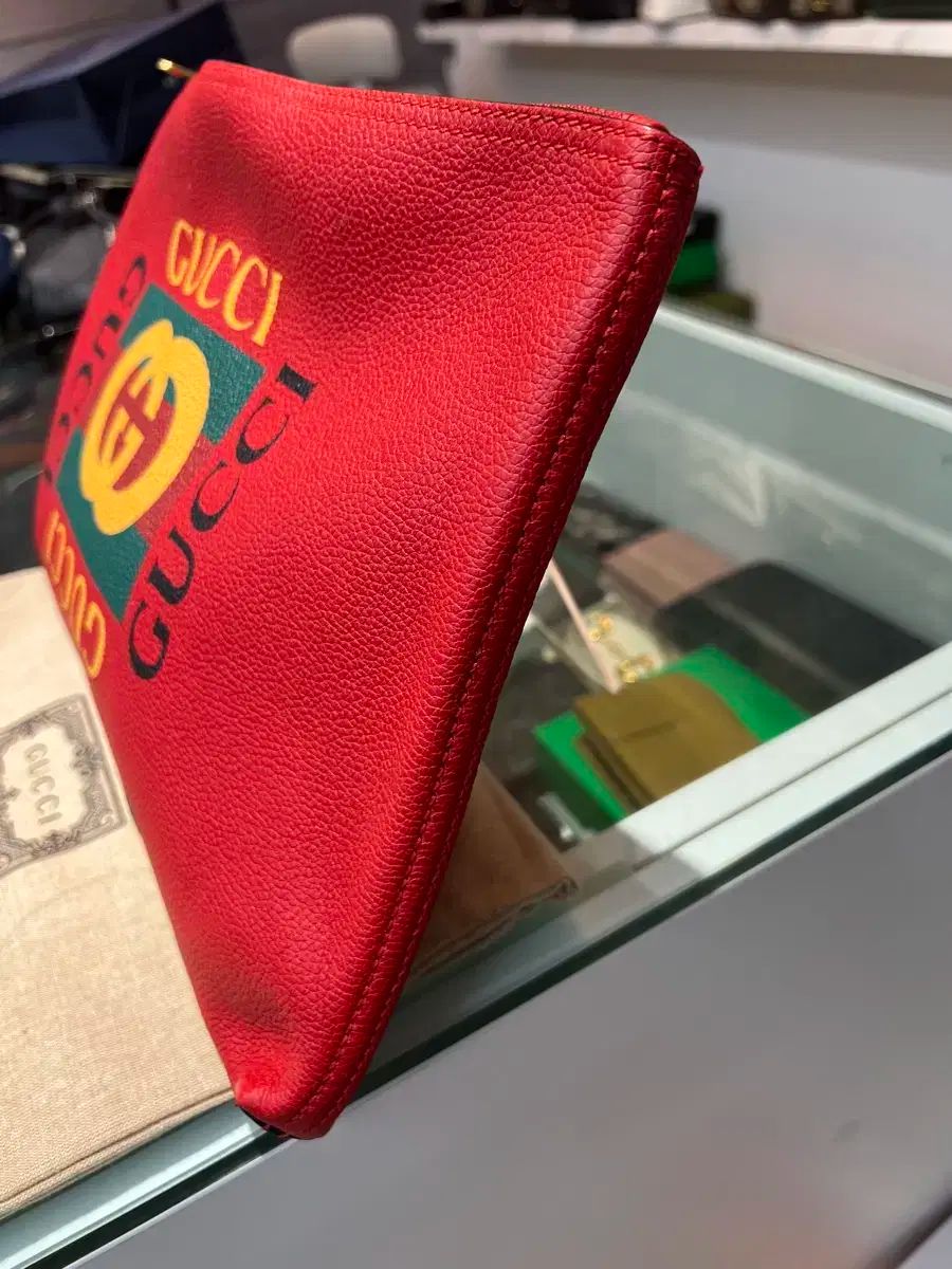 495665 グッチ ロゴ プリント ポーチ クラッチバッグ レッド WWW_SMP1DAWEKUDUS_SCH_ID