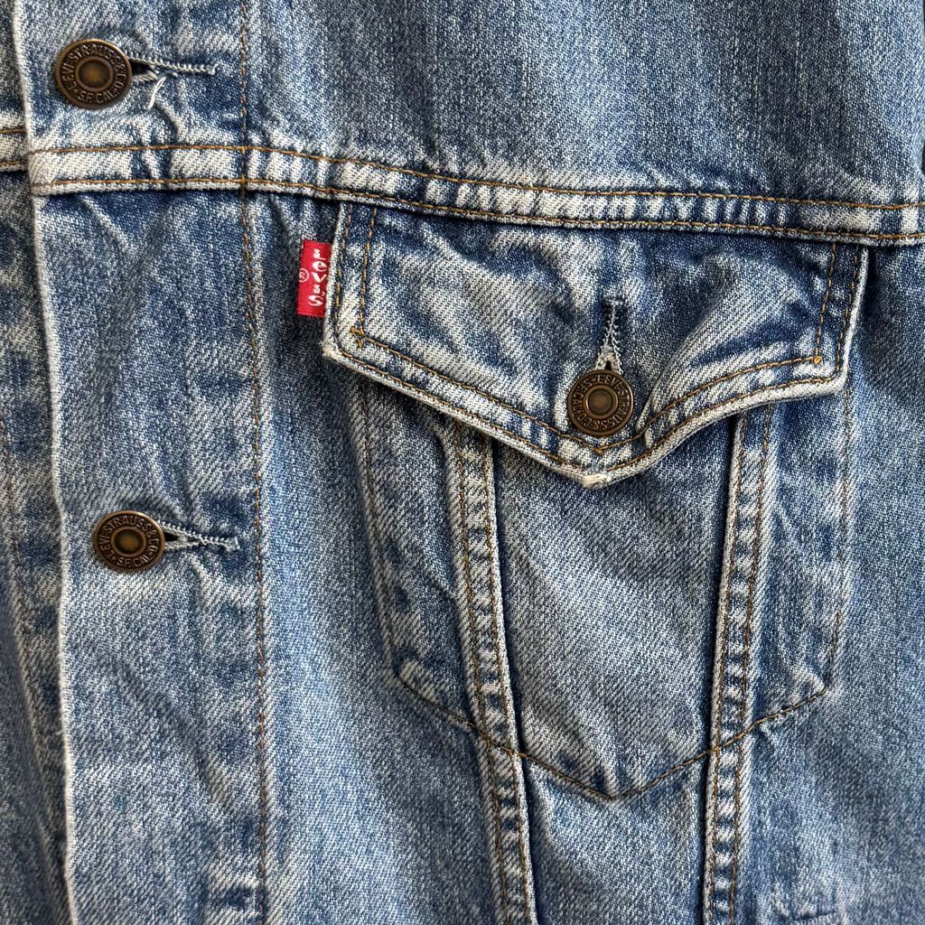 LEVI’S