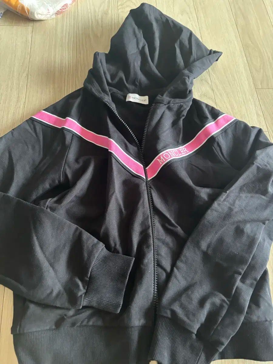 モンクレール ブラック ピンクLINE フードジップアップ ズボン 12y