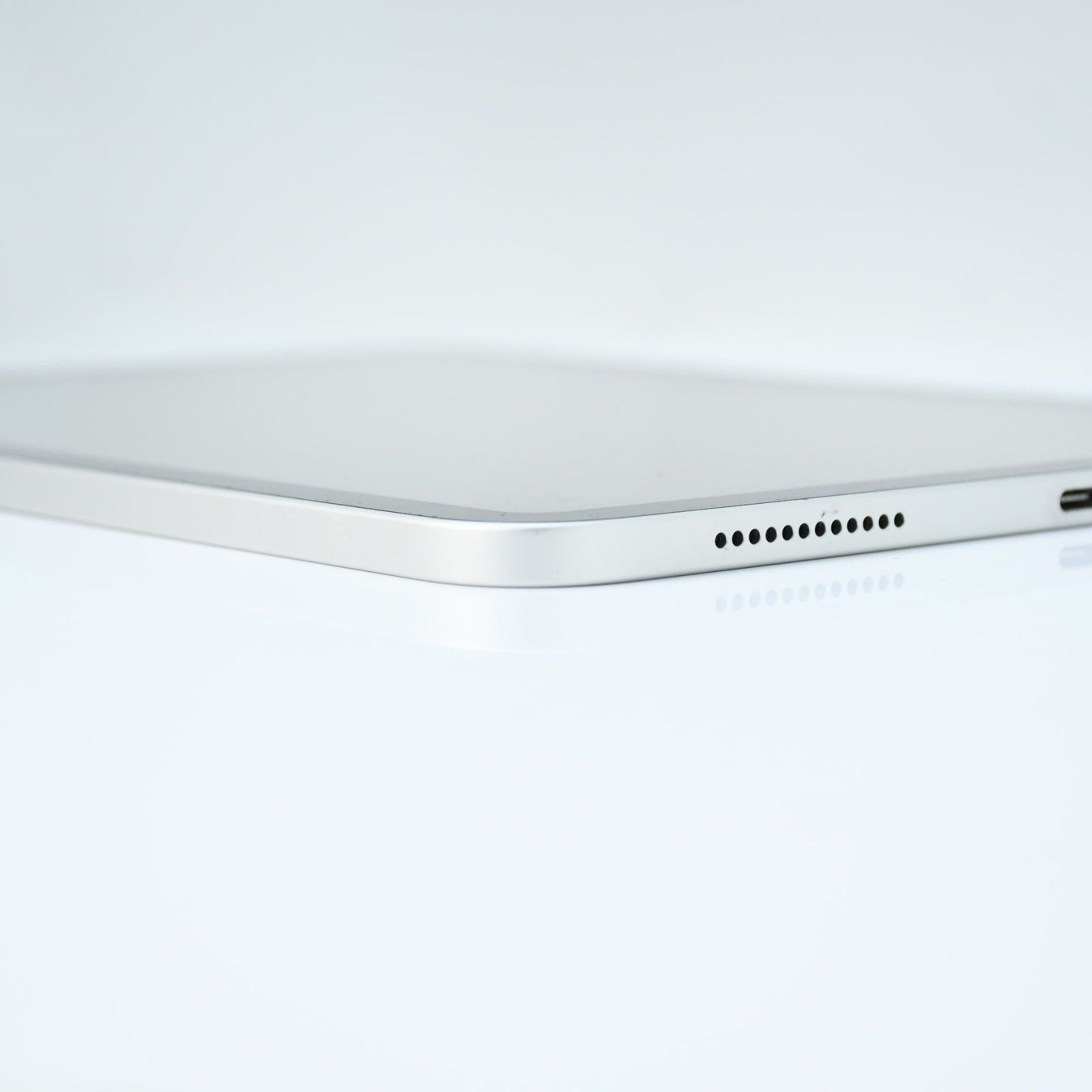 バッテリー最大容量99％ iPad A16 第11世代 Wi-Fiモデル 128GB MEBLE-SODAR_PL