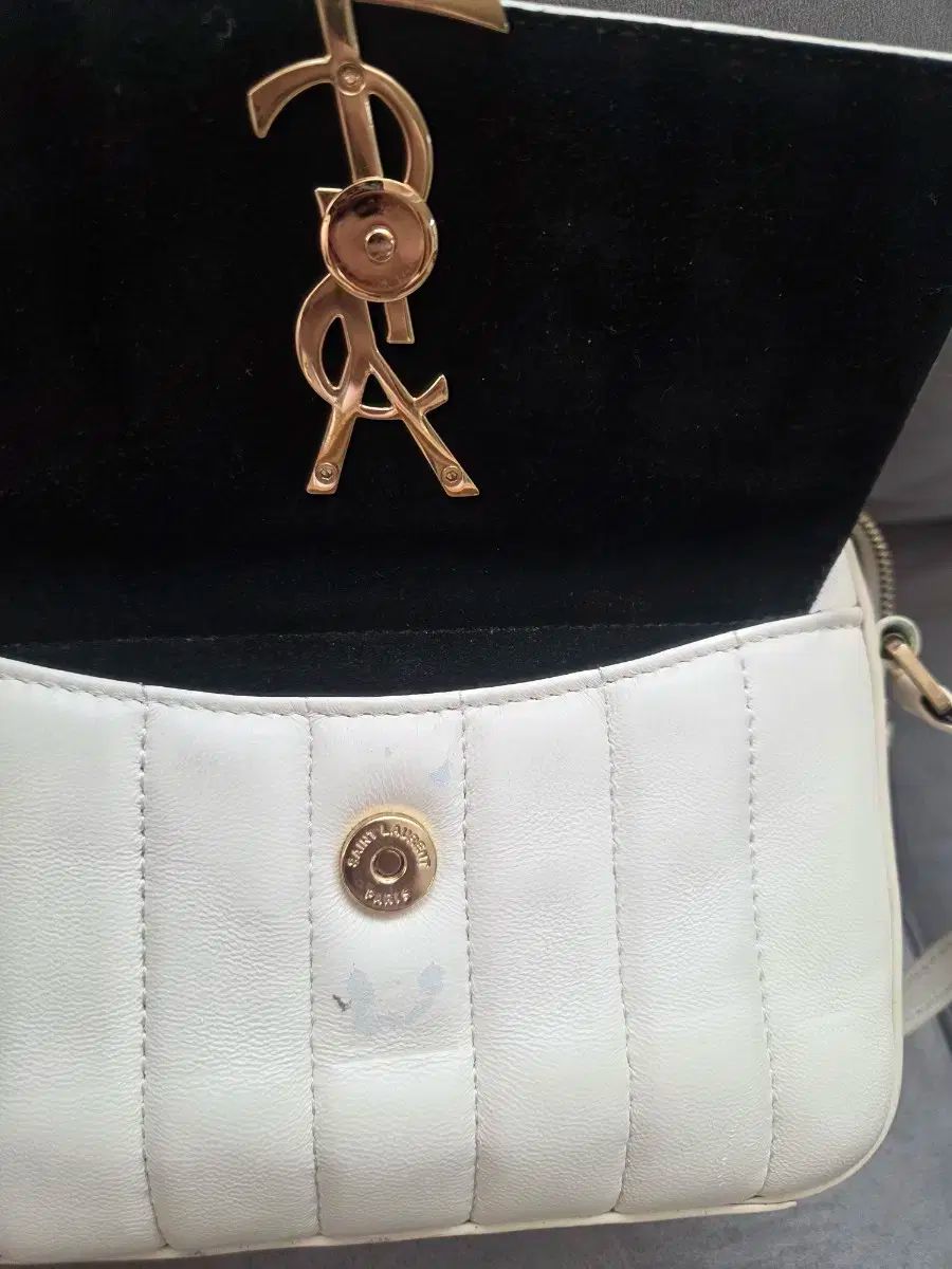 YVES SAINT LAURENT イヴ サンローラン 白 キルティング ミニバック