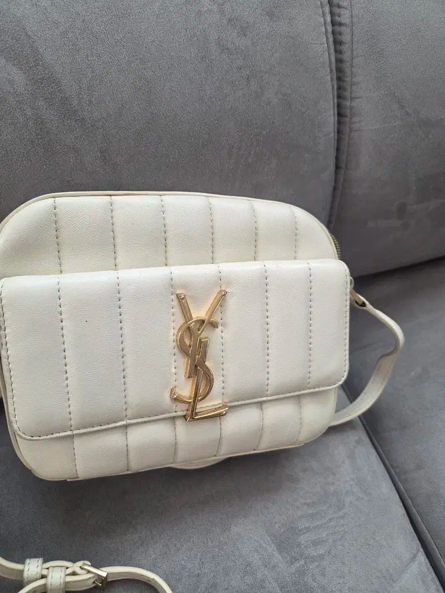 YVES SAINT LAURENT イヴ サンローラン 白 キルティング ミニバック