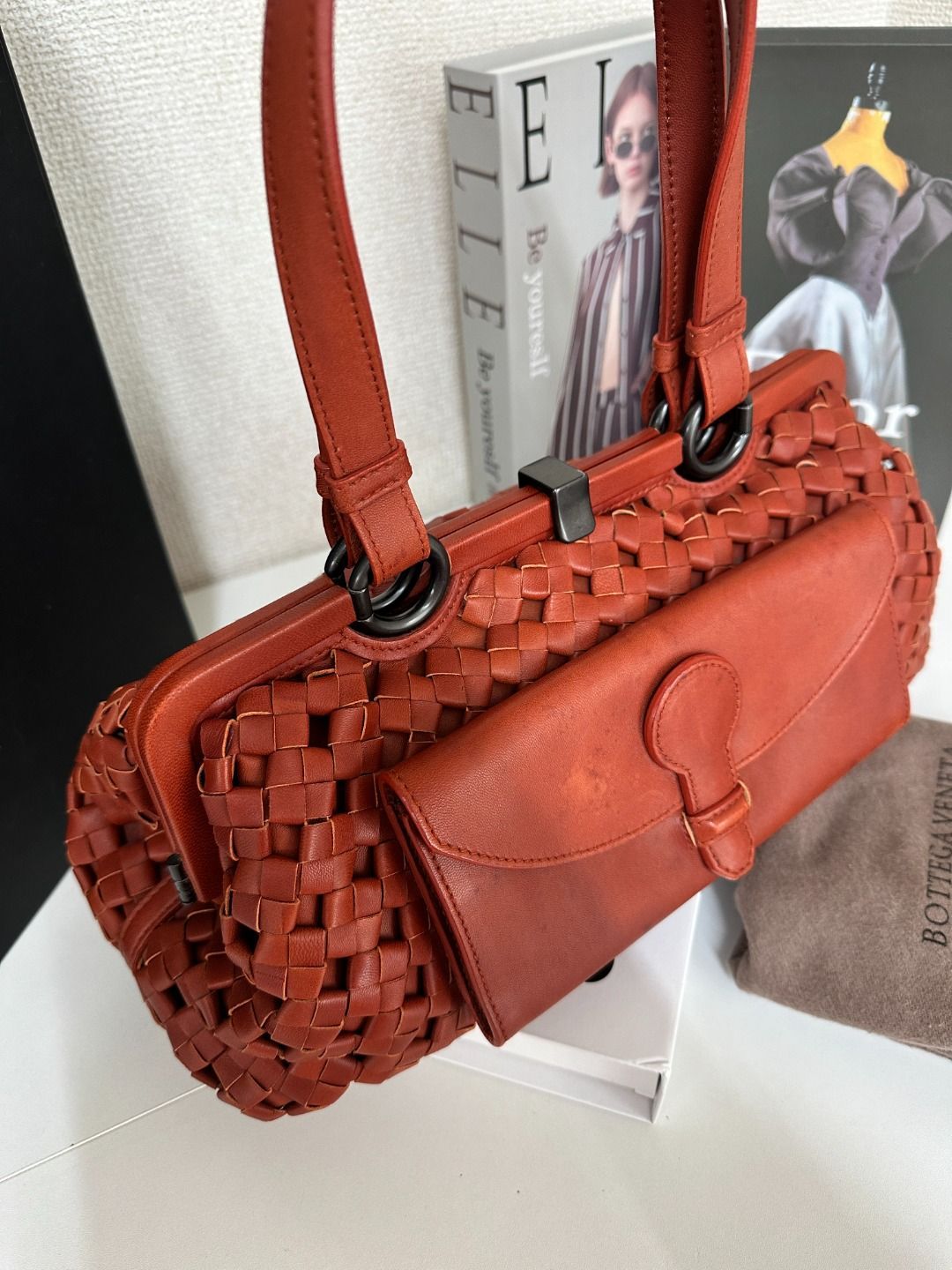 PRADA ボッテガ ヴェネタ イントレチャート キスロック レザーハンドバッグ