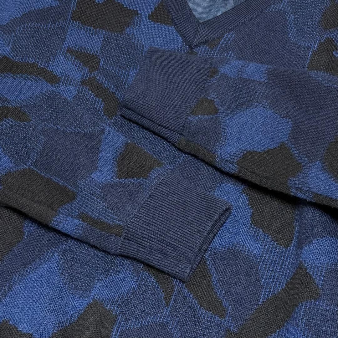 美品】 callaway Vネック長袖ニット L ネイビー 胸元ロゴ刺繍 総柄