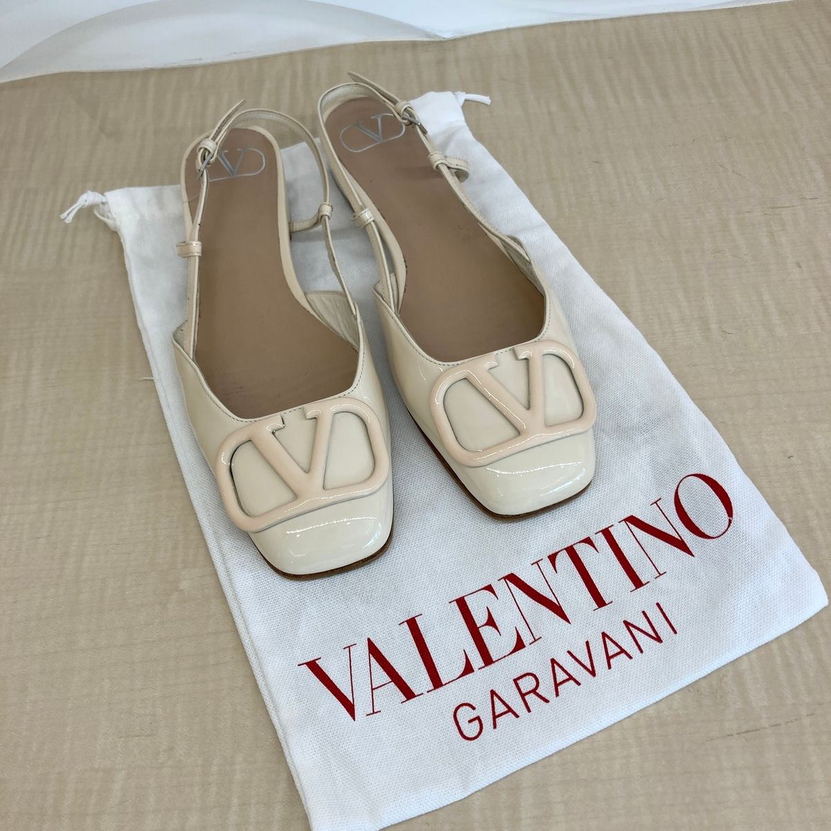 VALENTINO Vロゴ シグネチャー パンプス37 Valentino Garavani Vロゴ シグネチャー 80mm スリングバック パンプス