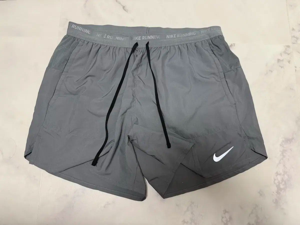 ナイキ ストライド 5インチ ランニング ショーツ