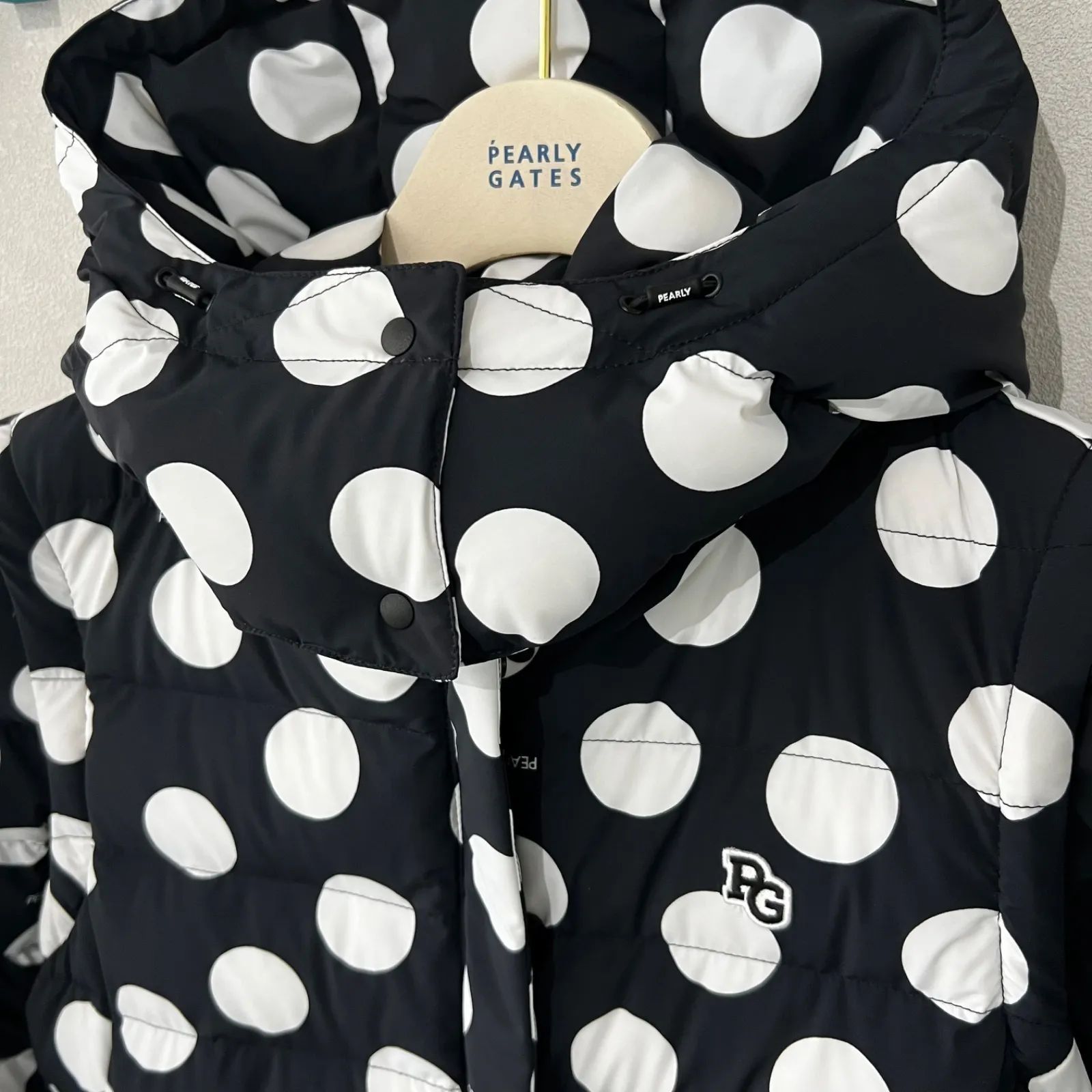 PEARLY GATES NYストレッチタフタフーディダウンジャケット ランダムドット柄 サイズ２ L