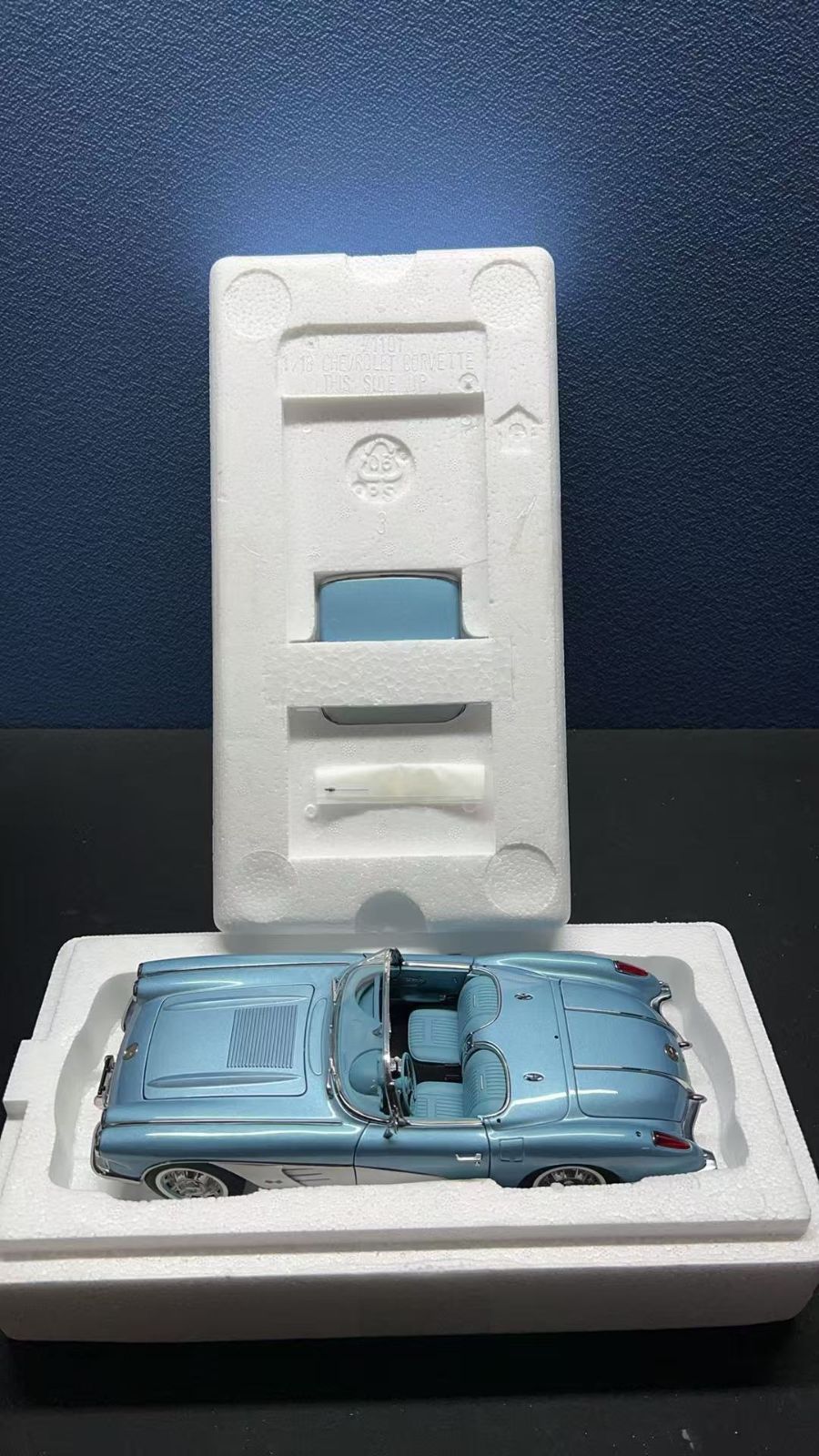1 18 シボレー コルベット 1958 シルバーブルー オートアート 4416939