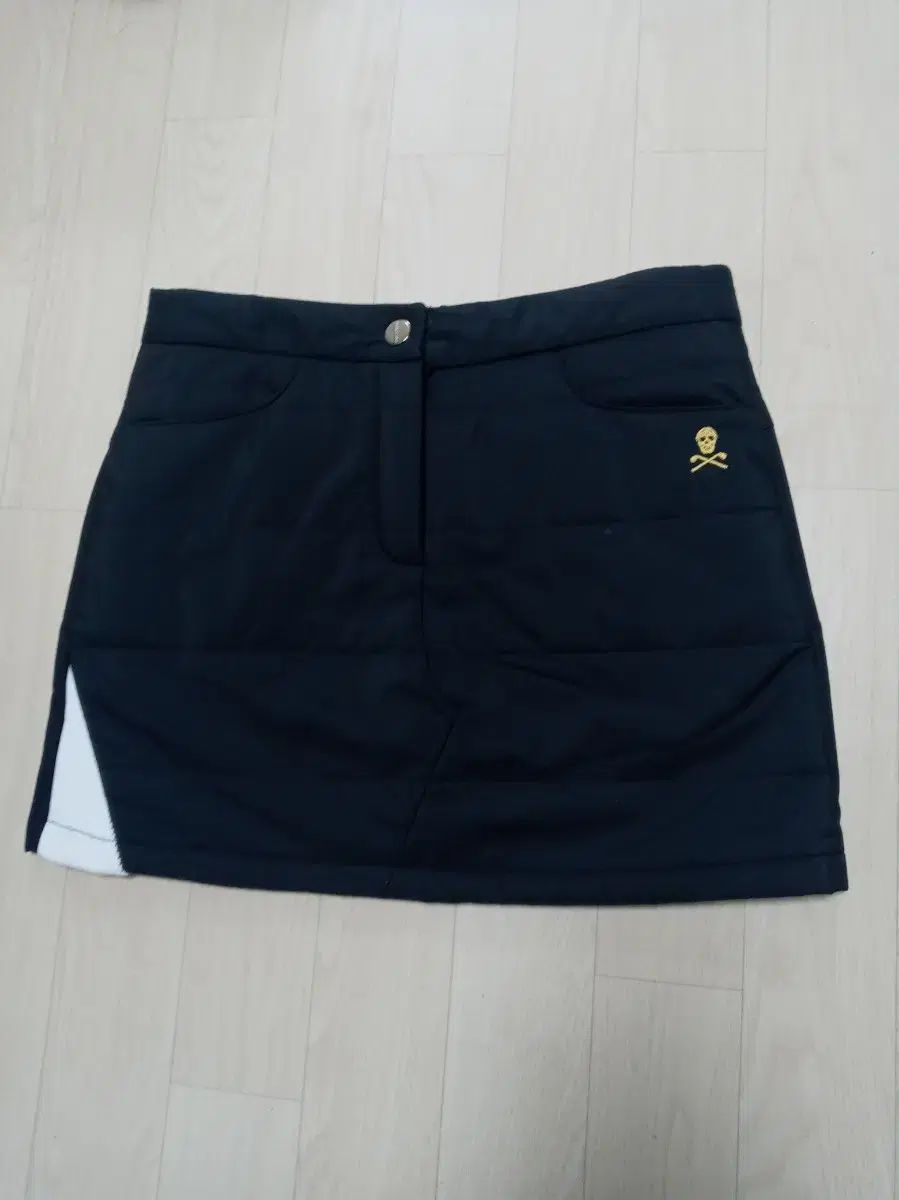 MARK & LONA マークアンドロナ ブラック スカル ダウンゴルフウェア