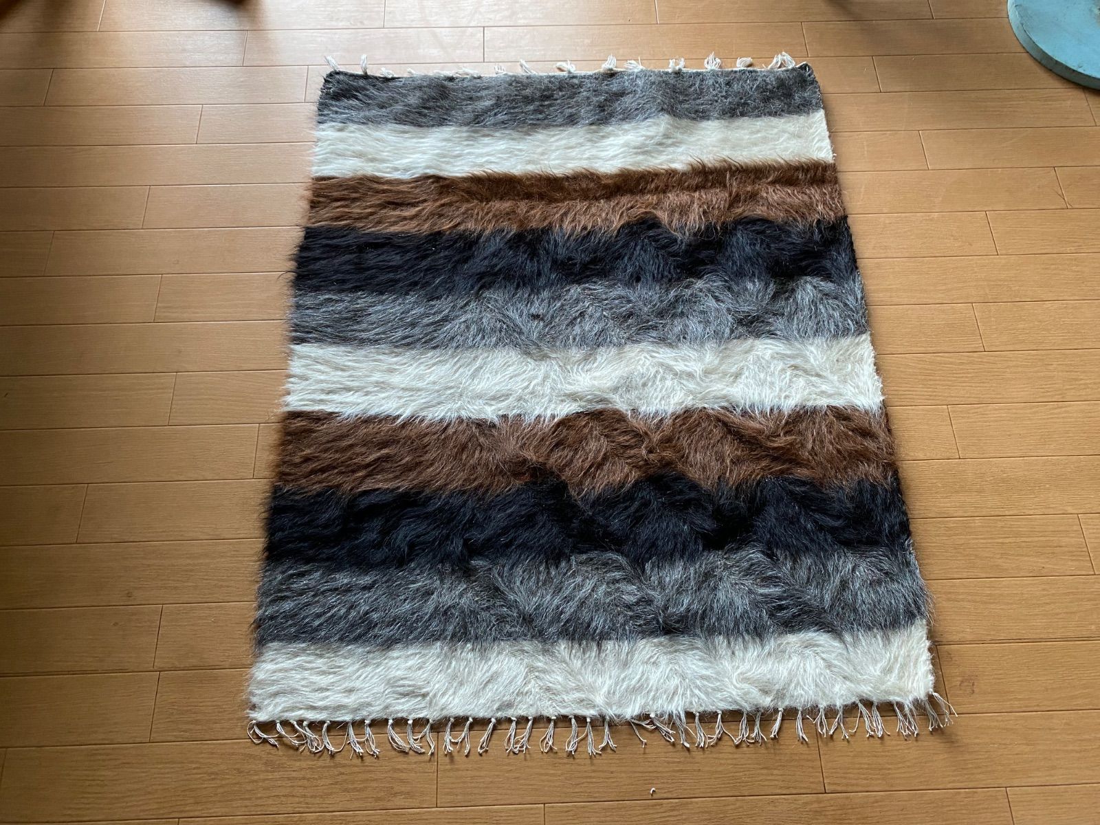 使いやすい77×95 上の黒山羊とチョコレート茶のモヘア