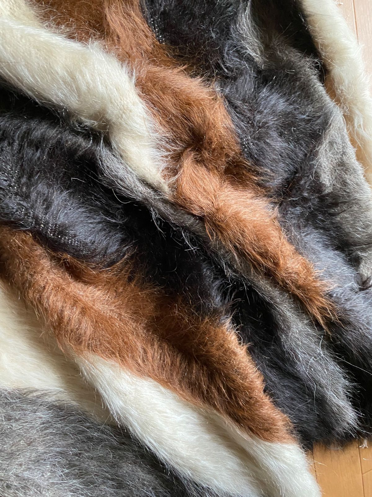 使いやすい77×95 上の黒山羊とチョコレート茶のモヘア