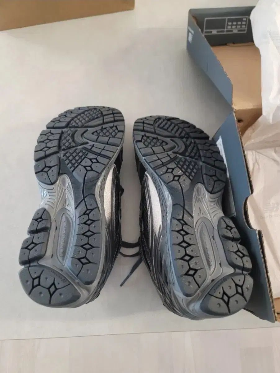 270 ニューバランス 1906R メタリック FANTOM ブラック GC1906EX M1906