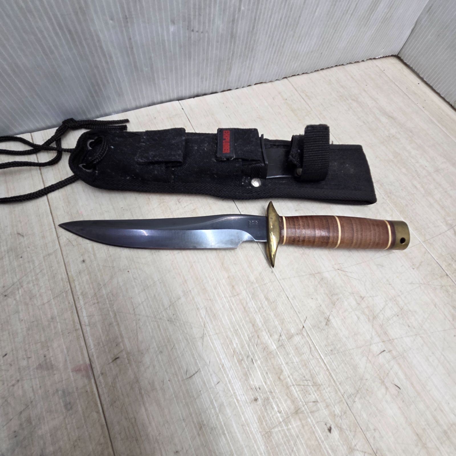 10 S99495 SOGソグ ナイフ 刃物 ケース付 アウトドア サバイバル ミニタリー