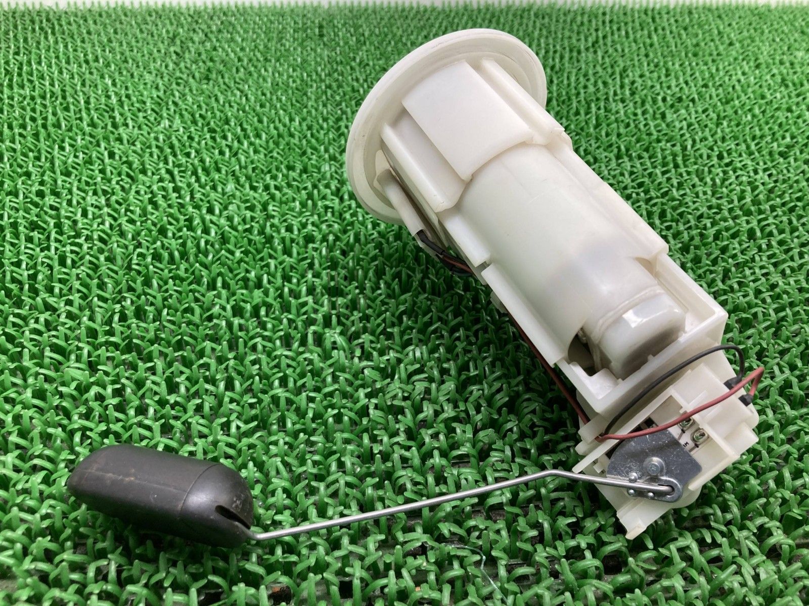 フューエルポンプ 49040-0823