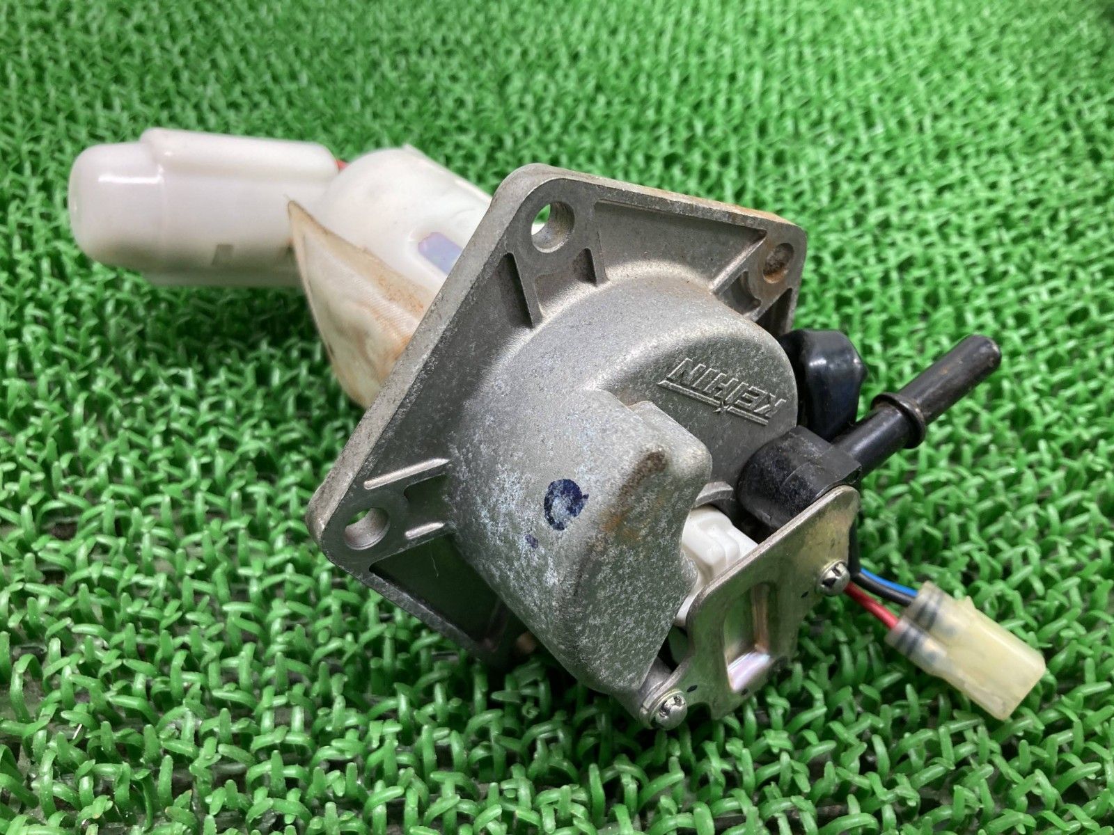 NINJA250R フューエルポンプ カワサキ 純正 EX250K ニンジャ250K フューエルセンサー 燃料ポンプ 部品取りに 割れ欠け無し aE