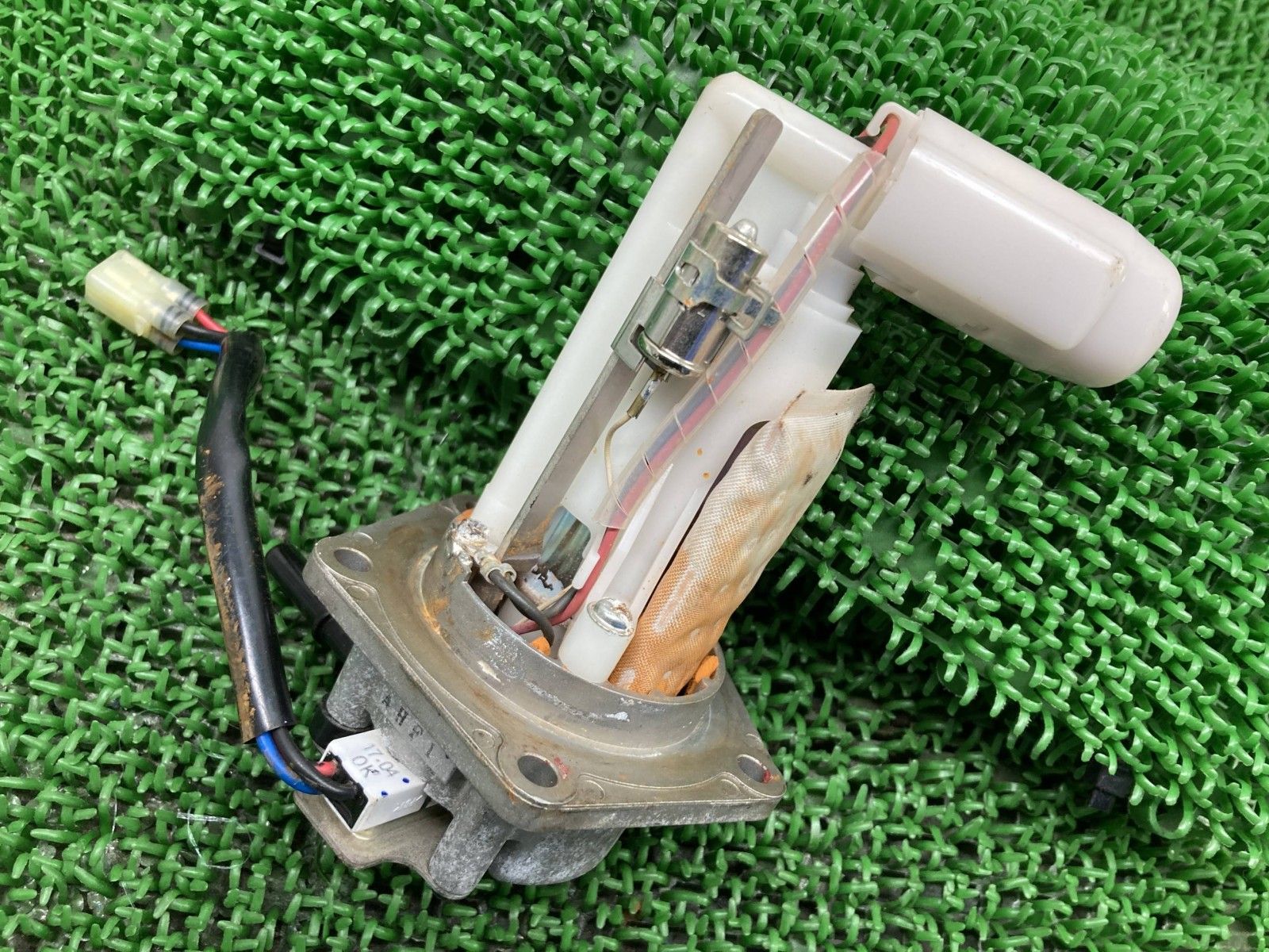 NINJA250R フューエルポンプ カワサキ 純正 EX250K ニンジャ250K フューエルセンサー 燃料ポンプ 部品取りに 割れ欠け無し aE