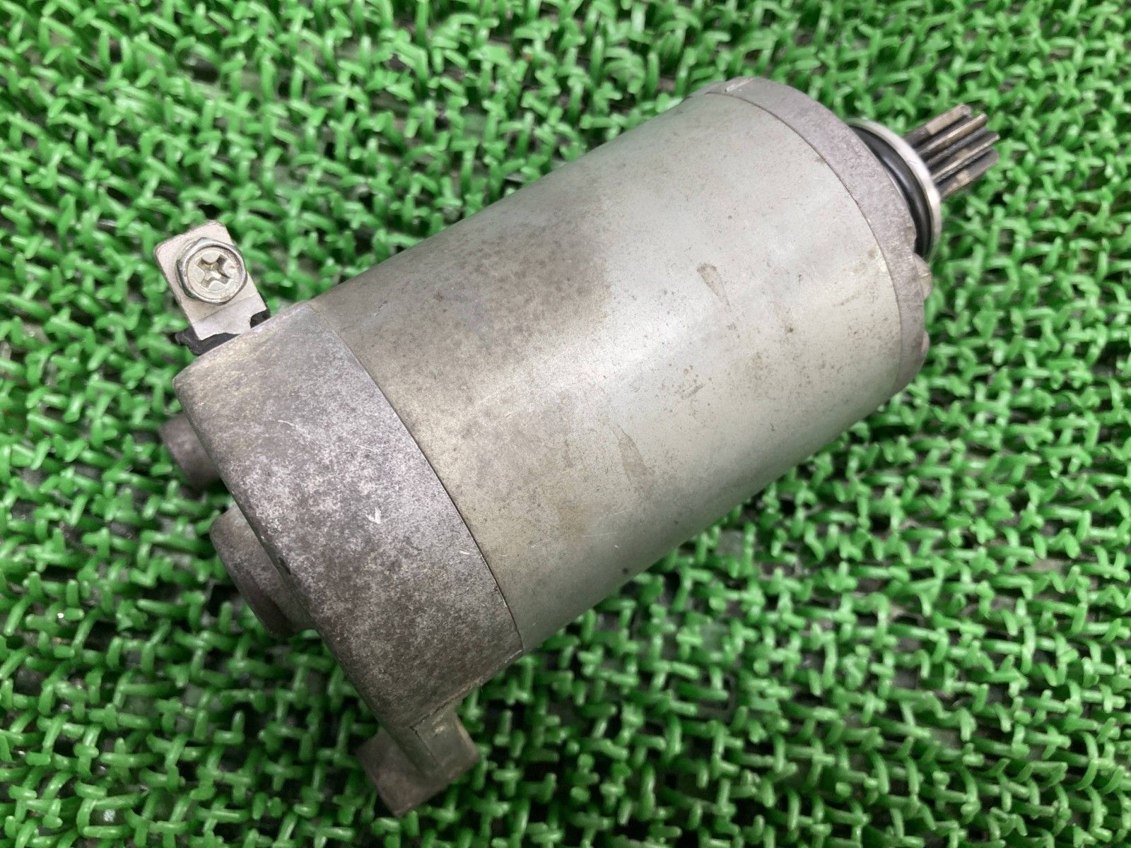 ジェベル200 セルモーター 42A01 スズキ 純正 バイク 部品 SH42A DJEBEL DF200 スターターモーター 機能的問題なし Hn