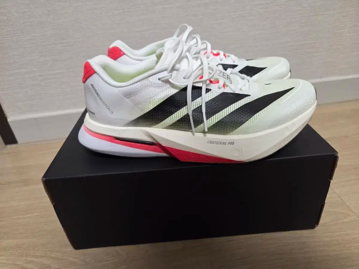 260 アディダス アディゼロ ボストン 13 クラウド 白 コア ブラック