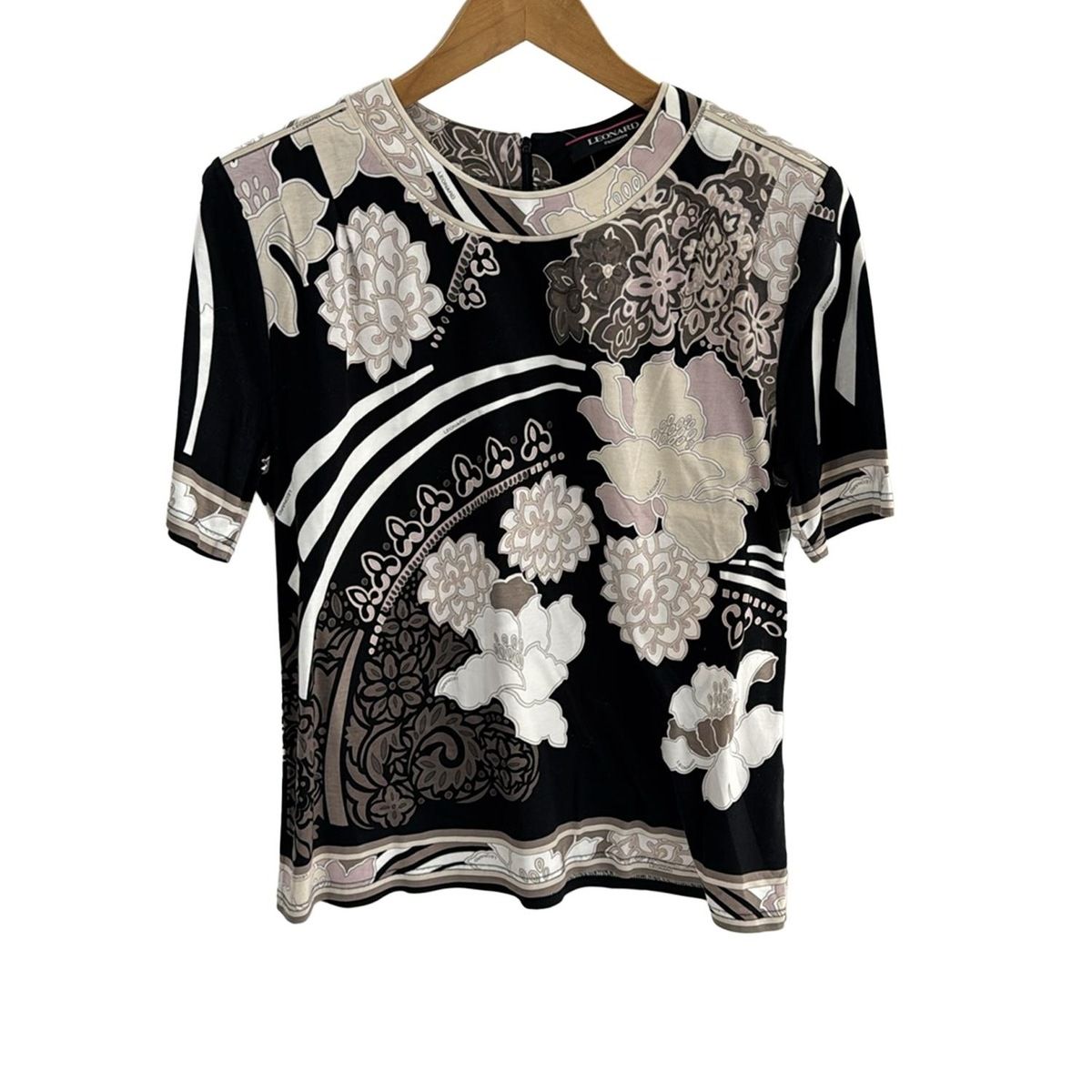 LEONARD レオナール 半袖カットソー サイズ40 M レディース - 黒×ベージュ×マルチ クルーネック 花柄 肩パッド バックファスナー