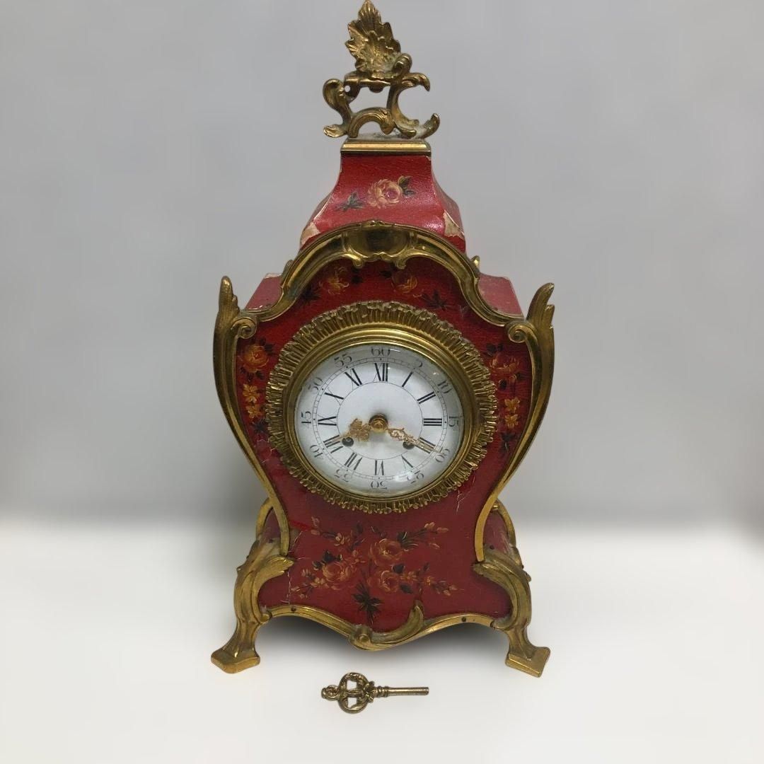 アンティーク風 置時計 手巻き式 花模様 ゴールド装飾 レッド 木製風 ケース付き クラシックインテリア 251104-8