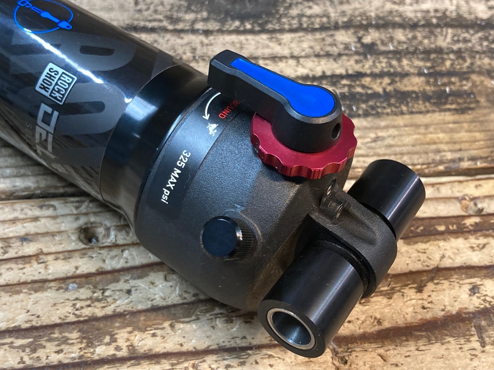 JN541 ロックショックス