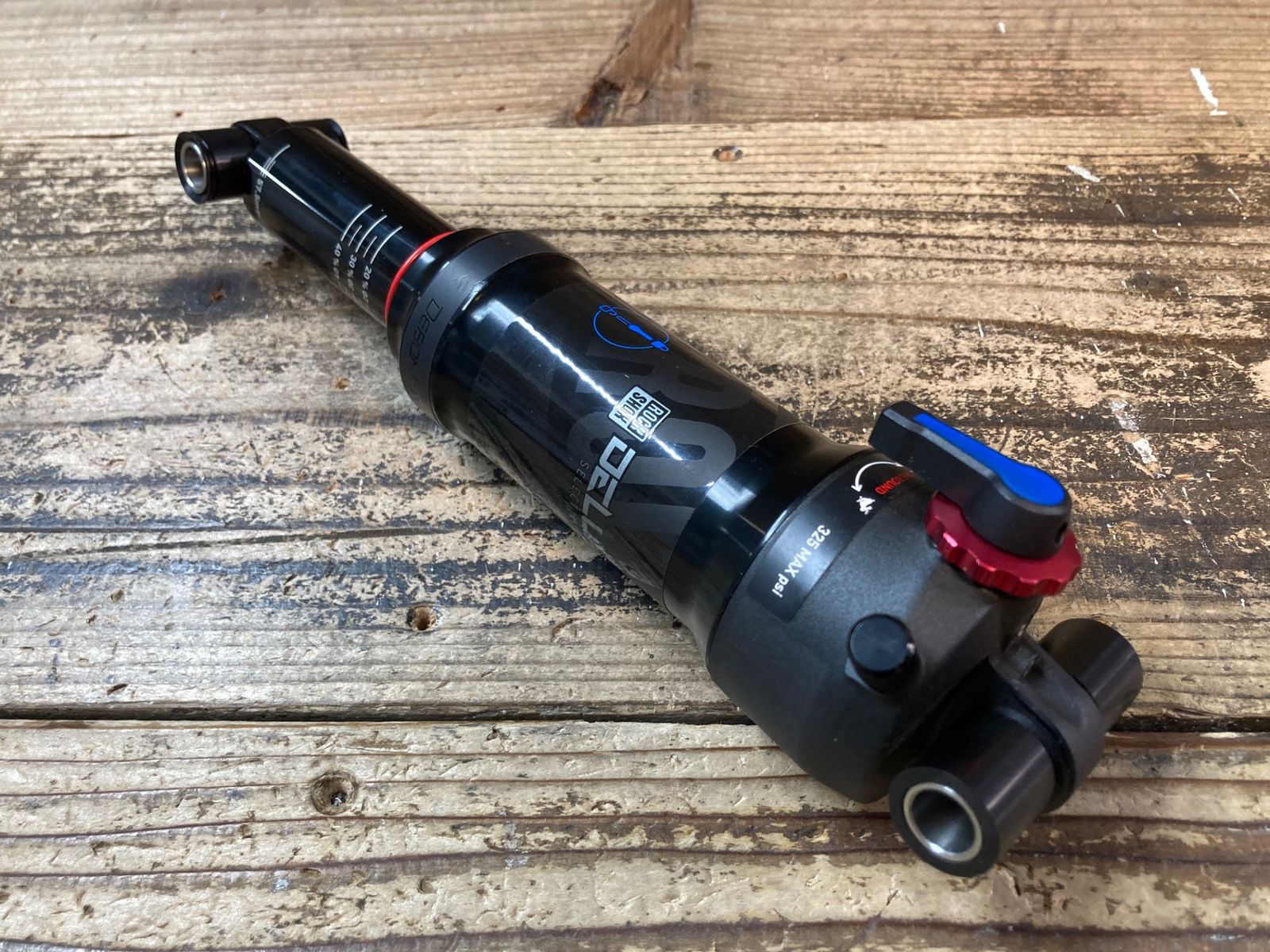 JN541 ロックショックス