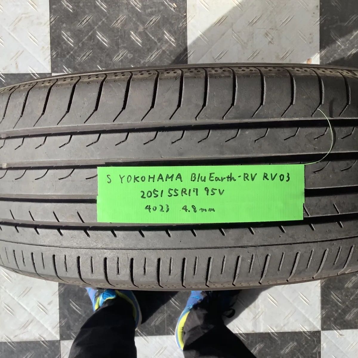 み 205 55 R 17 製 BluEarth RV 03 ヨコハマ ブルーアース タイヤ1本