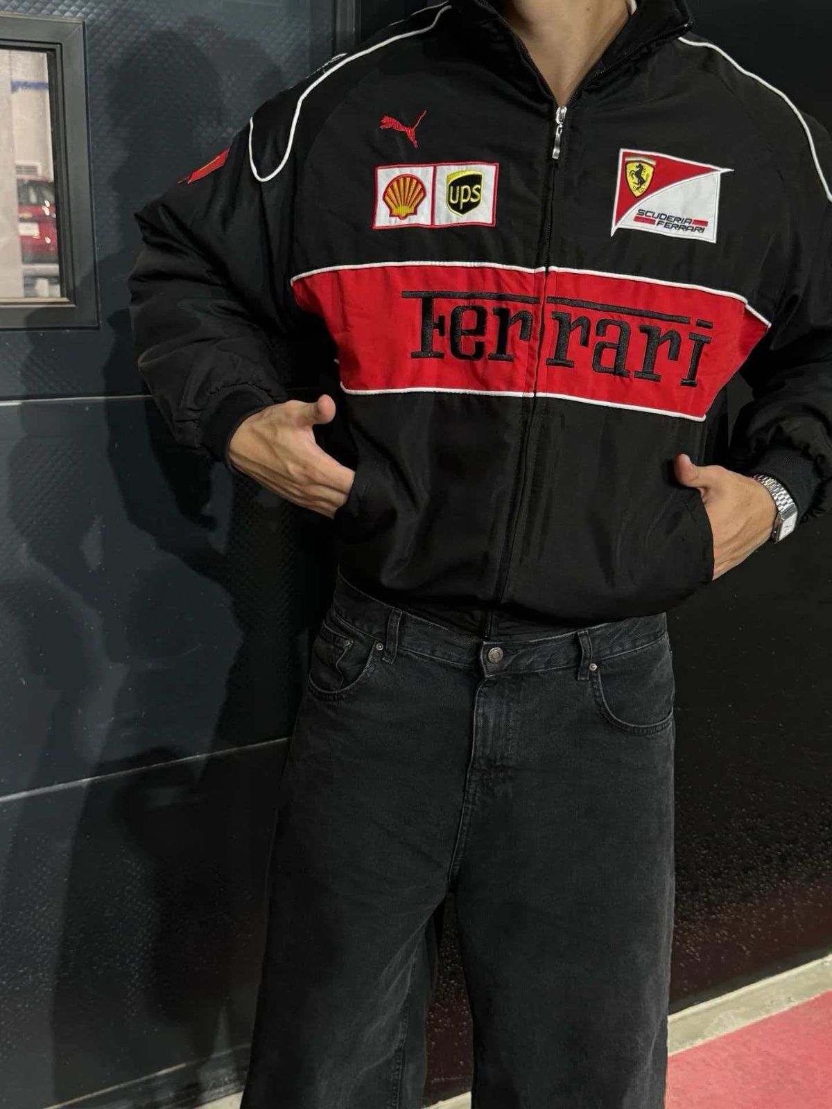 Ferrari F1チームジャケット 黒/赤 レーシングジャケット 中綿ブルゾン