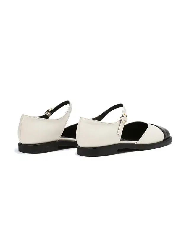 フラットシューズ