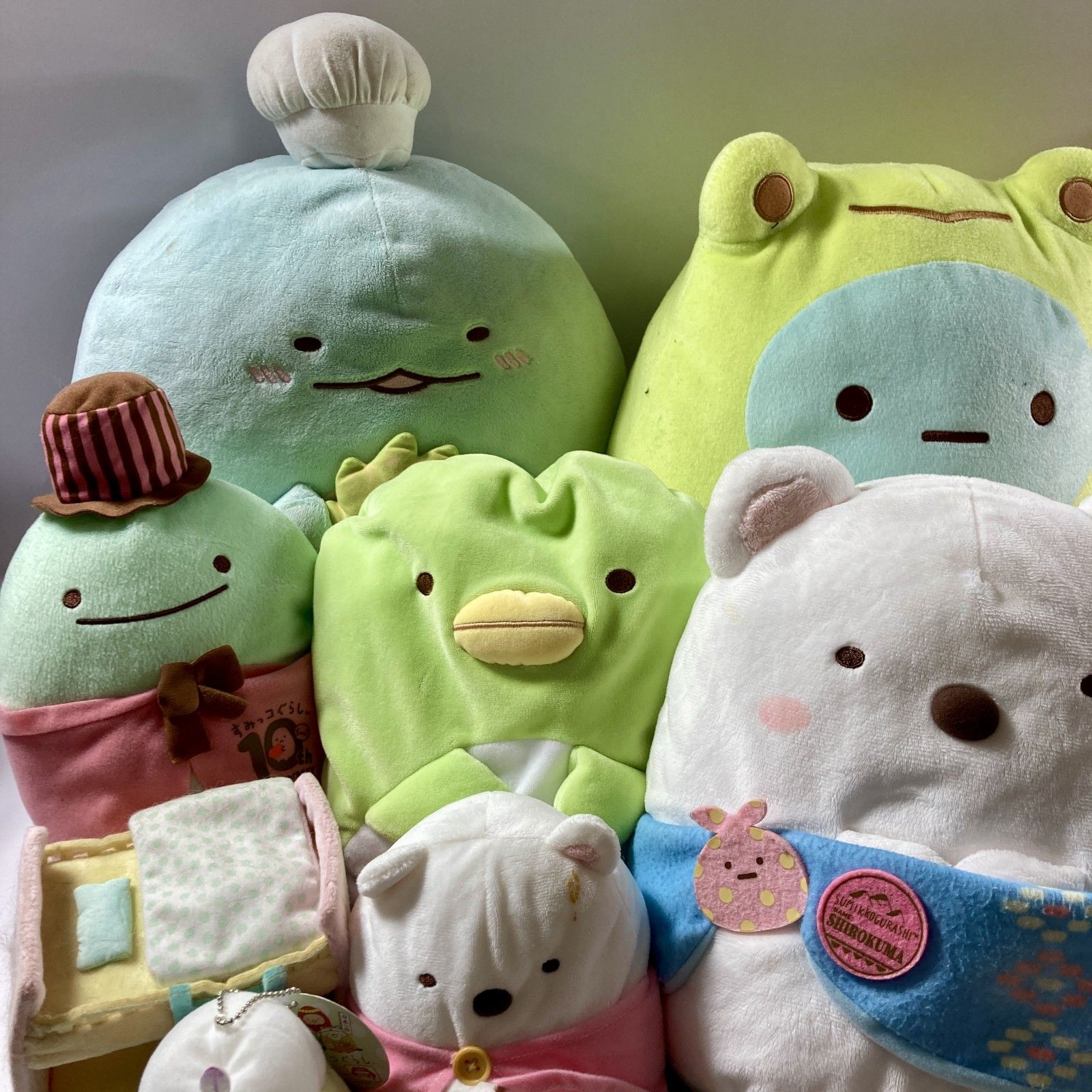 すみっコぐらし グッズ 44点 まとめ商品 ぬいぐるみ キーホルダー マスコット 一番くじ 缶バッチ 等 すみっこ 3 4 kg