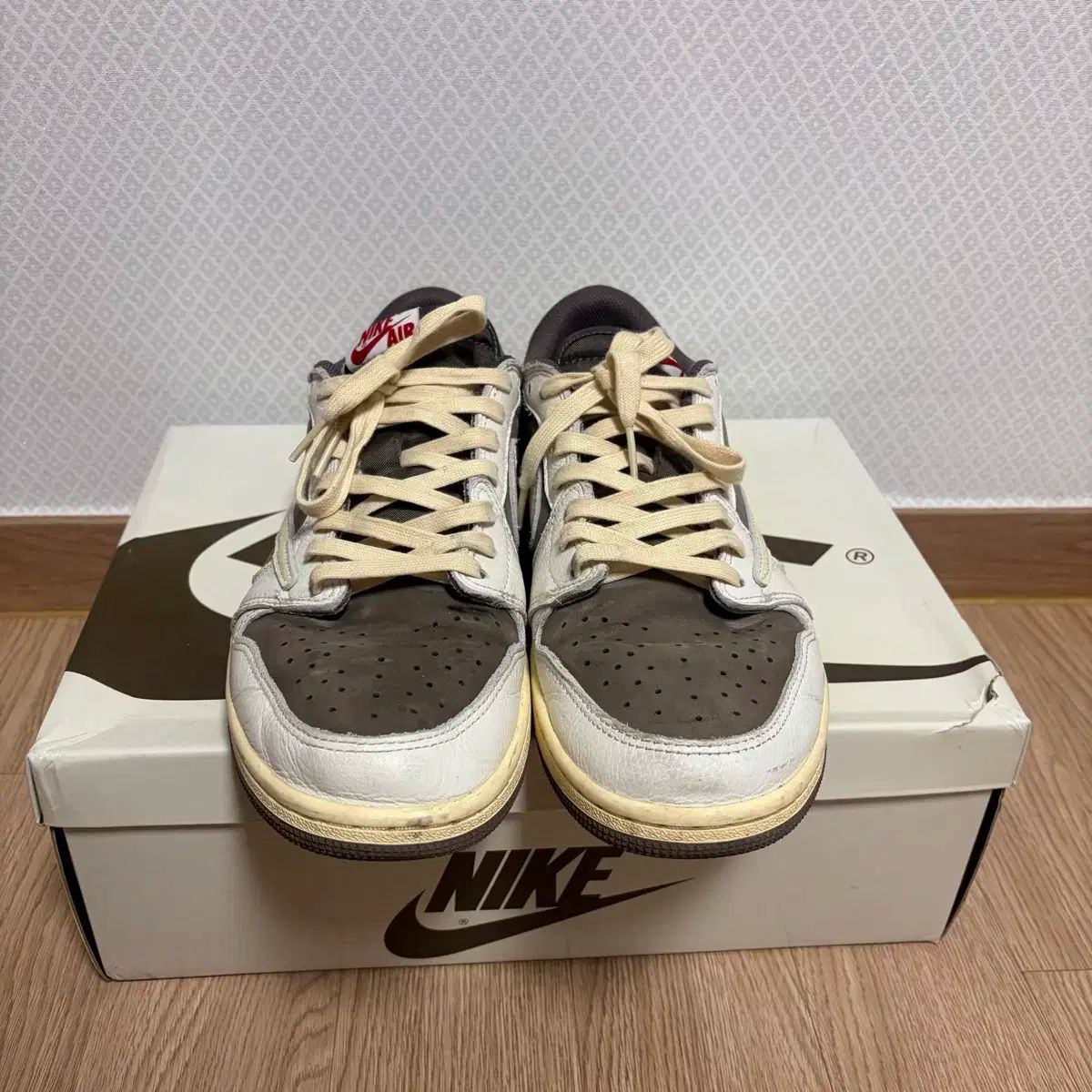 280 ジョーダン1 ロー スコット アンド リバース ウール モカ