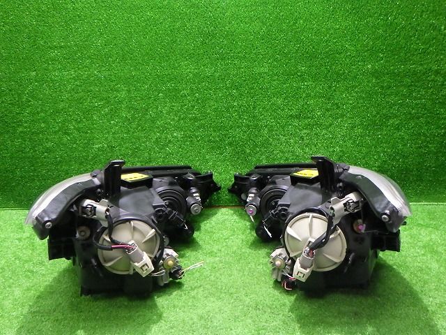 50エスティマ ヘッドライト左右 HID ACR GSR 50/55 前期 28-192 70 50エスティマ ヘッドライト左右 HID ACR GSR 50/55 前期 28-192 70