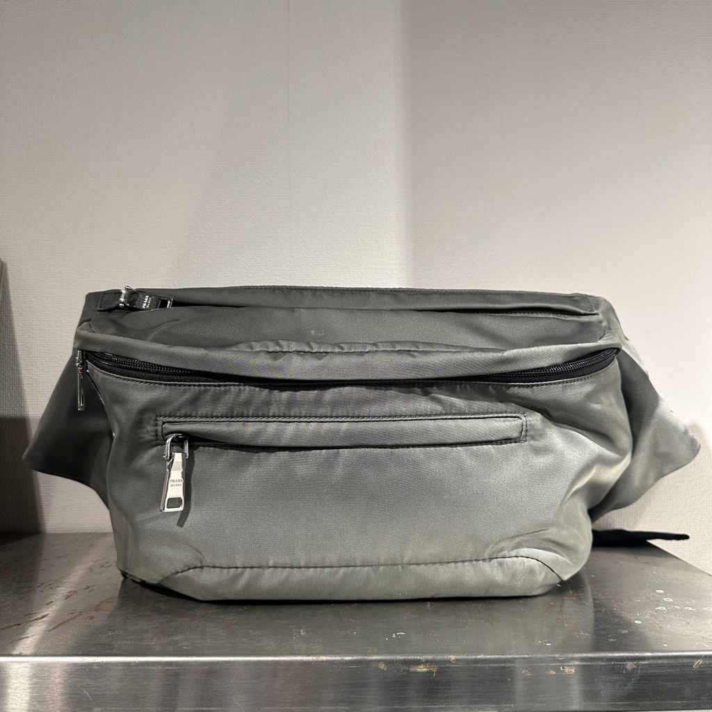 PRADA プラダ Nylon Body Bag ナイロンボディバッグ 2VL004 グレー 表参道A11