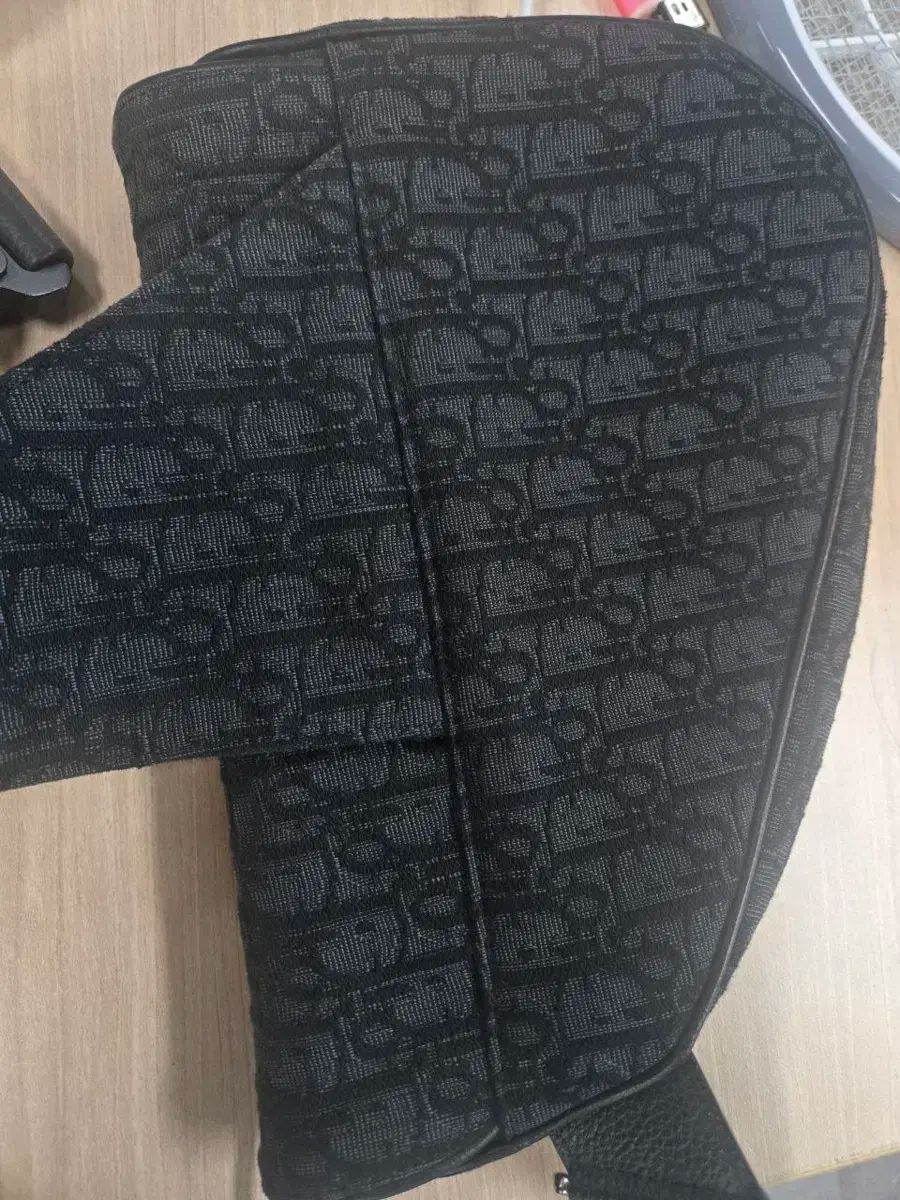 ディオール オブリーク サドルバッグ ブラック WWW_KARIMZIABAT_FR