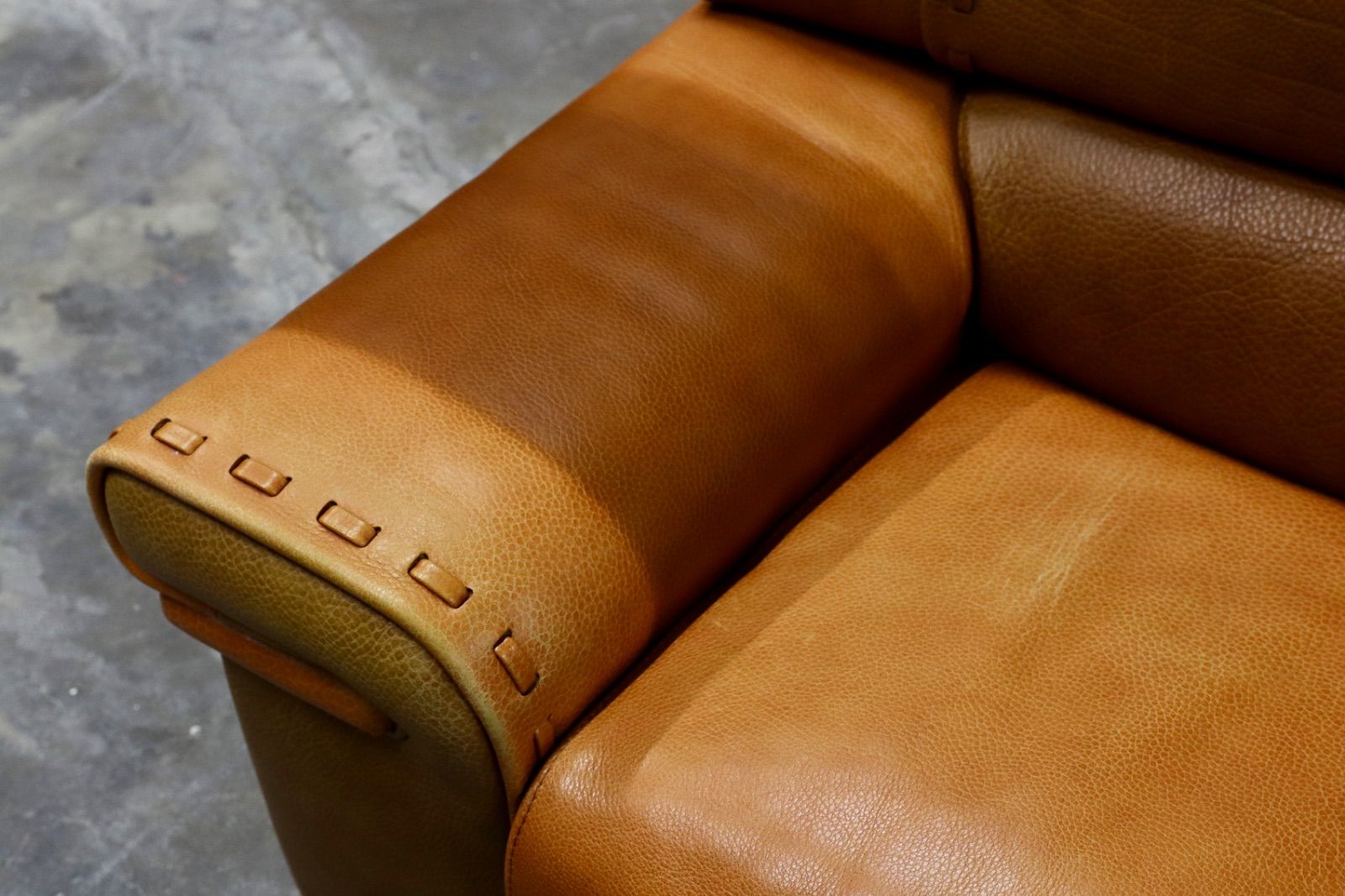 GMIK576D formenti フォルメンティ イタリア製 最 ラグジュアリー シングルソファ 厚手本革 ブラウン ユーロカーサ取扱 約70万 TALLINNNEXPO_COM