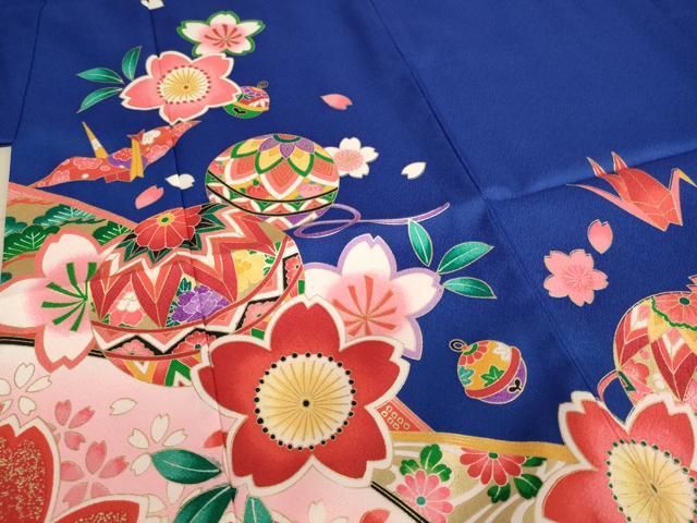 七五三七歳❣️四つ身着物光沢地未使用⭐︎赤地手毬花金彩煌びやか絢爛⭐︎完全フルセット 平和屋着物[]七五三 女の子 7歳 祝着 四つ身 桜手毬文 暈し染め