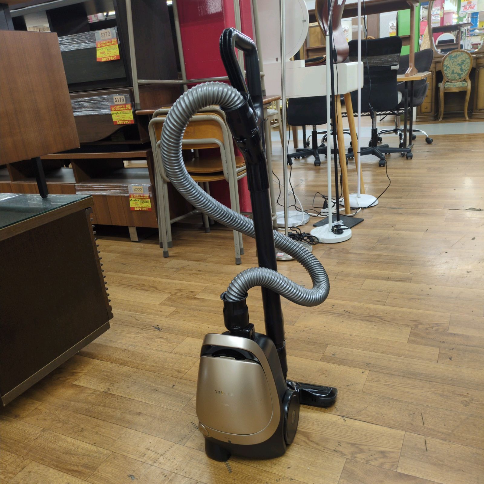 J555 小キズ使用感有り TOSHIBA 紙パック式掃除機 VC-PJ7A N