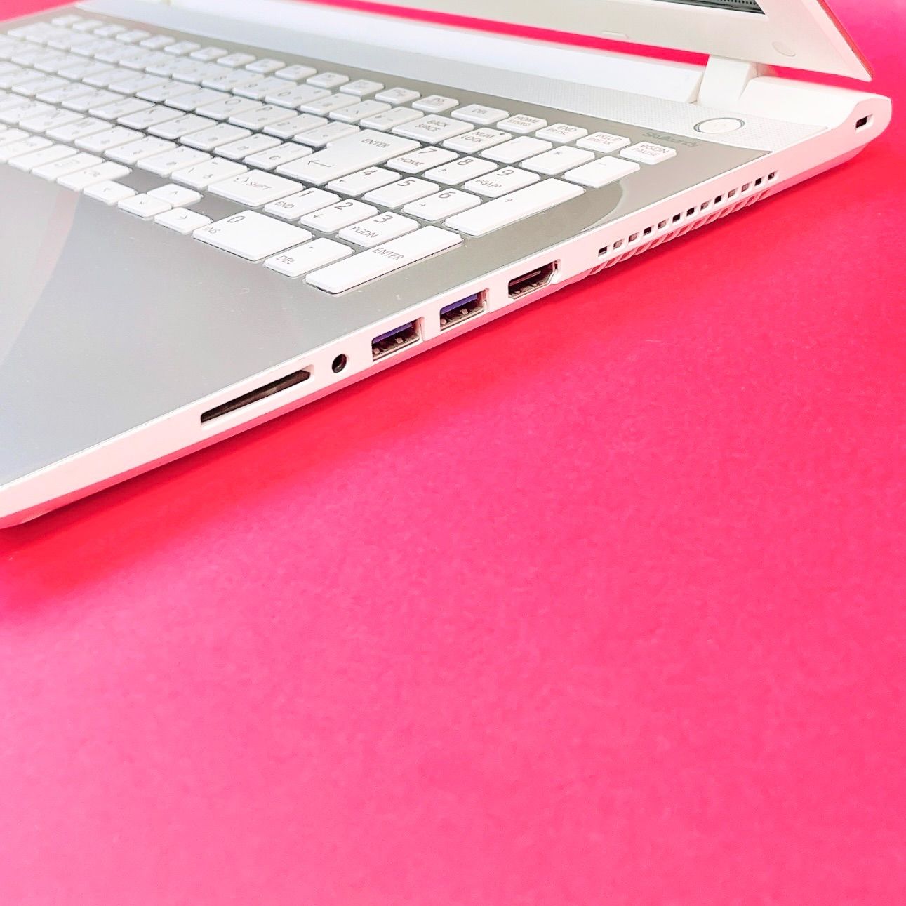 美品✨高性能Corei7✨️人気No.1✨️おしゃれゴールド✨️薄型ノート 