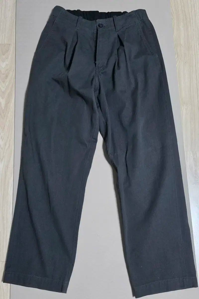 ROUGH SIDE ボックス プリーツ パンツ グラファイト 1サイズ