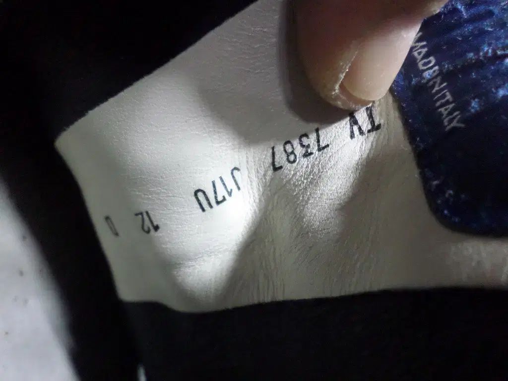 300 サルヴァトーレ フェラガモ ネイビー スニーカー 靴