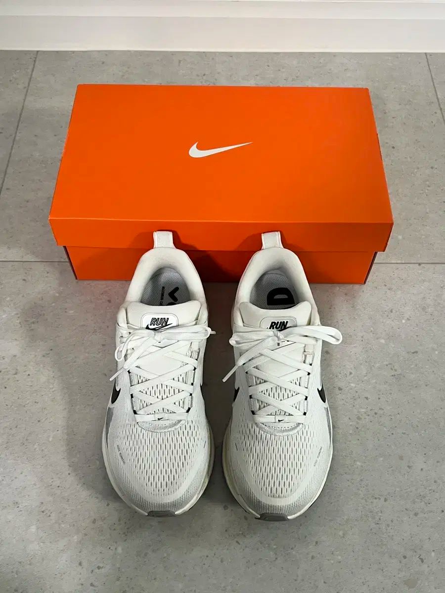 ナイキ ボメロ18 レディース 245