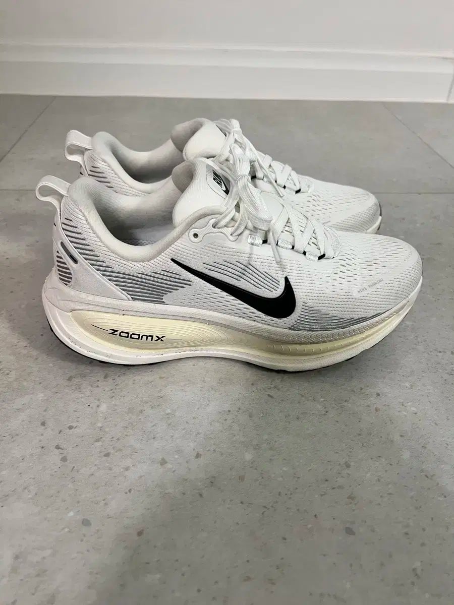 ナイキ ボメロ18