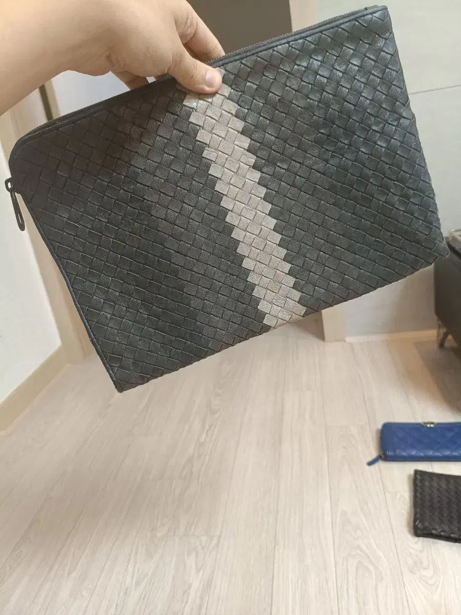 ボッテガ ヴェネタ クラッチバッグ 中サイズ