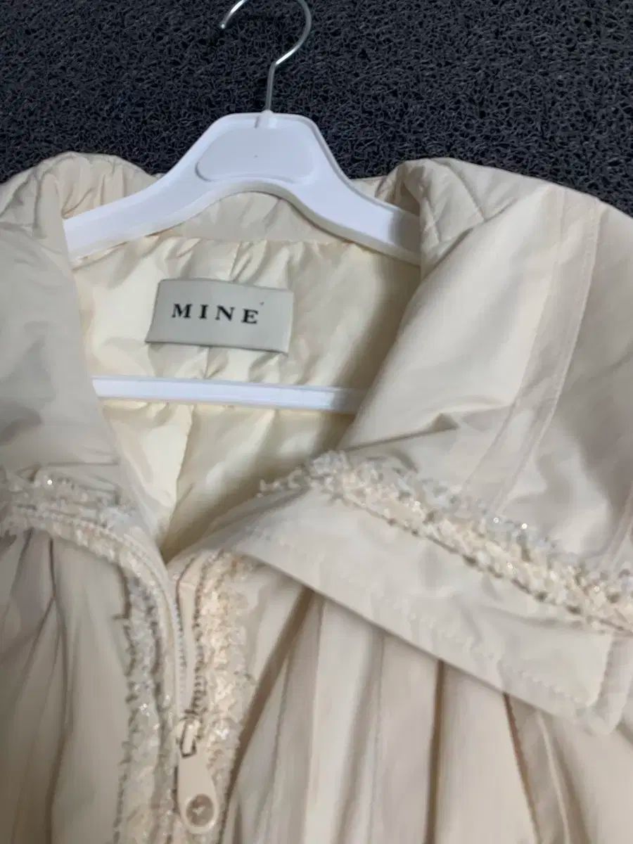 MINE アイボリー色 レディース ダウンアウター