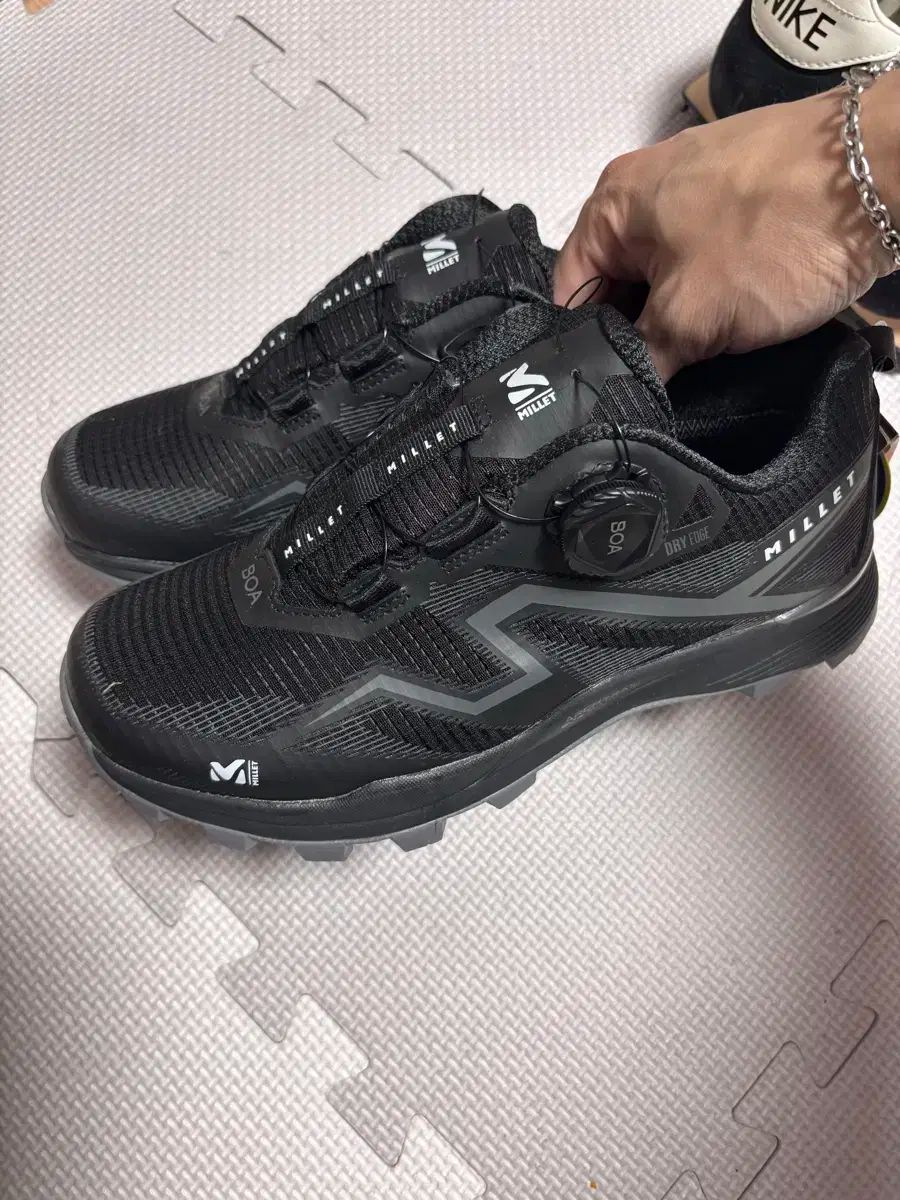 ミレー サンダーライト トレッキングシューズ 250サイズ MXSSB933