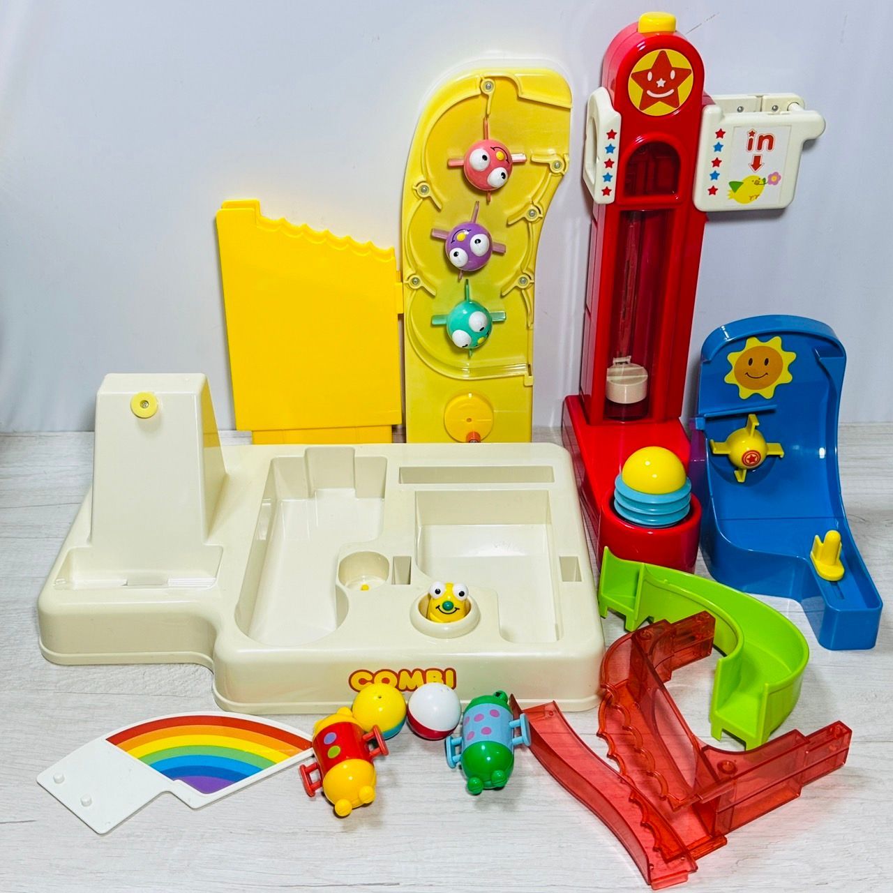 のぼりかた いろいろ 回転力の発見 親と子の知育探検 1.5才～ 電池不要 COMBI コンビ