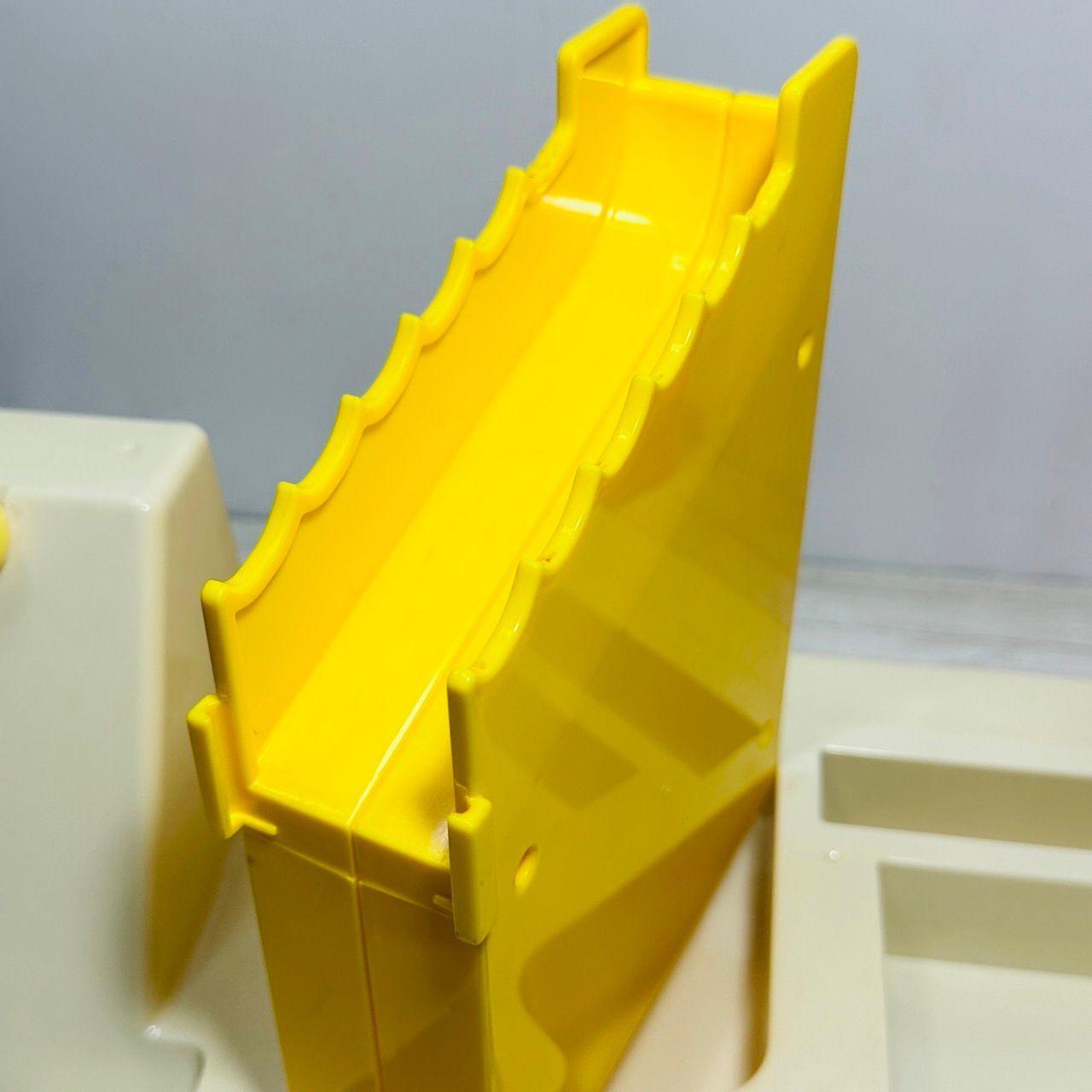 のぼりかた いろいろ 回転力の発見 親と子の知育探検 1.5才～ 電池不要 COMBI コンビ 年齢対応 知育玩具 